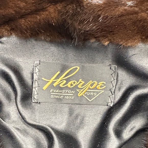 Luxurious Brown Fur Coat - Picture 3 of 7